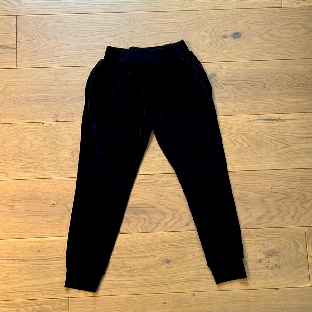 Girls black velvet sweatpants size 10/12